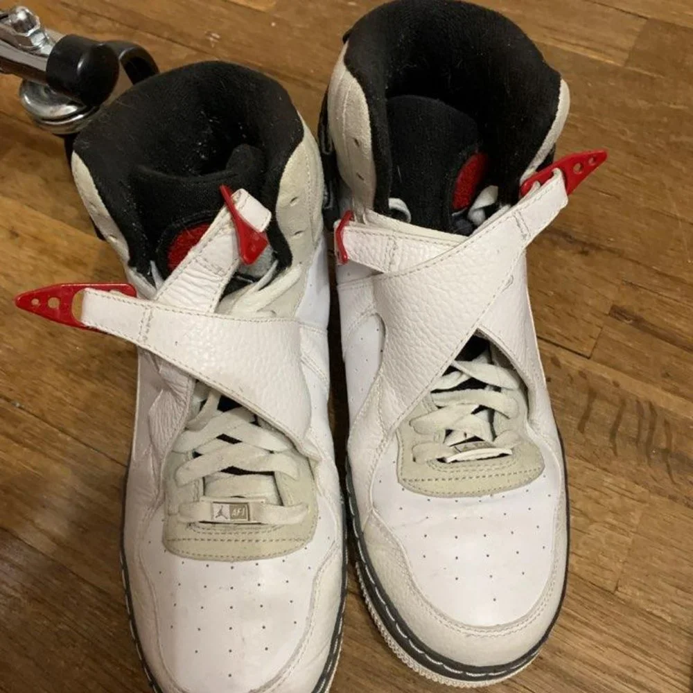 Nike Mens  Air Jordan  Retro Bugs Bunny AF1 Sneakers